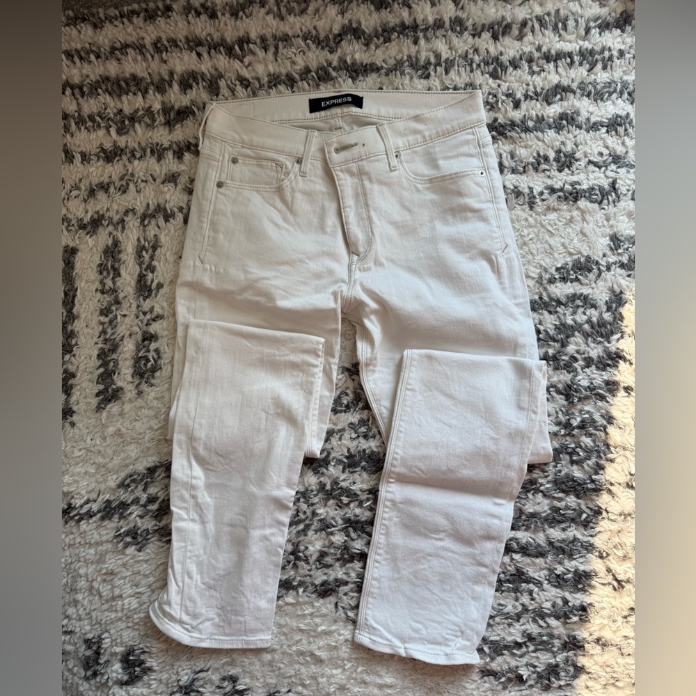 Express White Slim Jeans Modern and Sleek